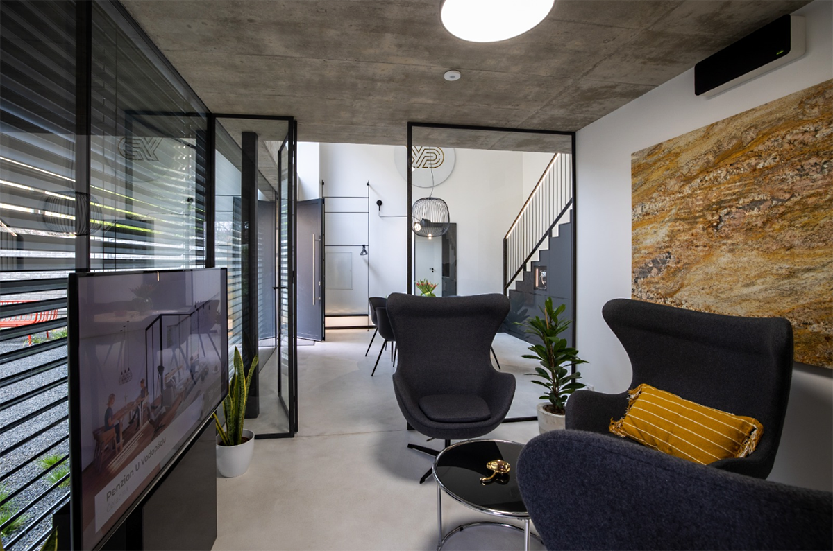 Biurowiec z dużymi przeszkleniami w Ostravie